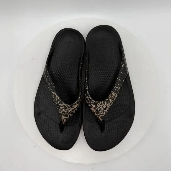 OOFOS Sandals Women's Size 7 OOlala Leopard Print Slip On Thong Flip Flops Black - Picture 5 of 7